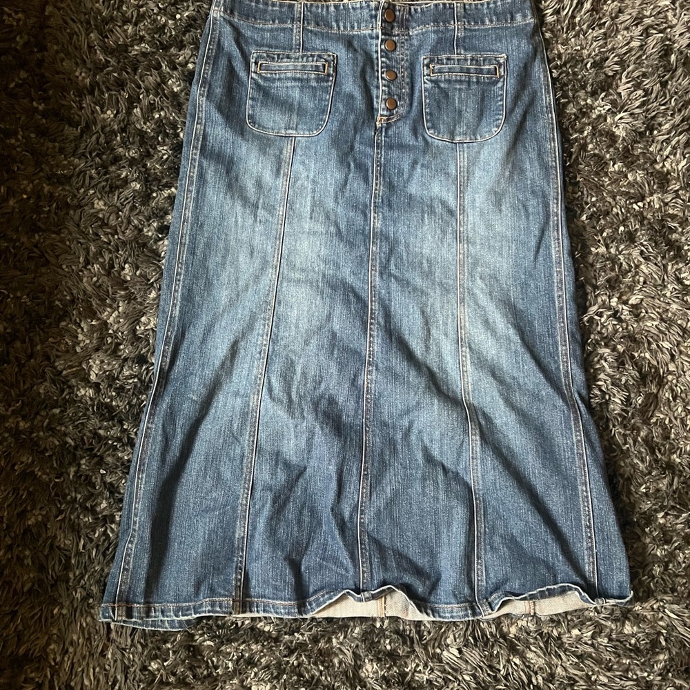 Vintage gap in woman’s skirt